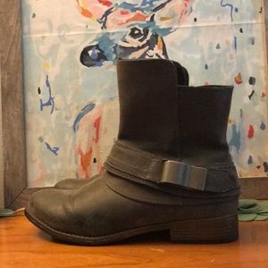 Barely worn ankle boot with western accent